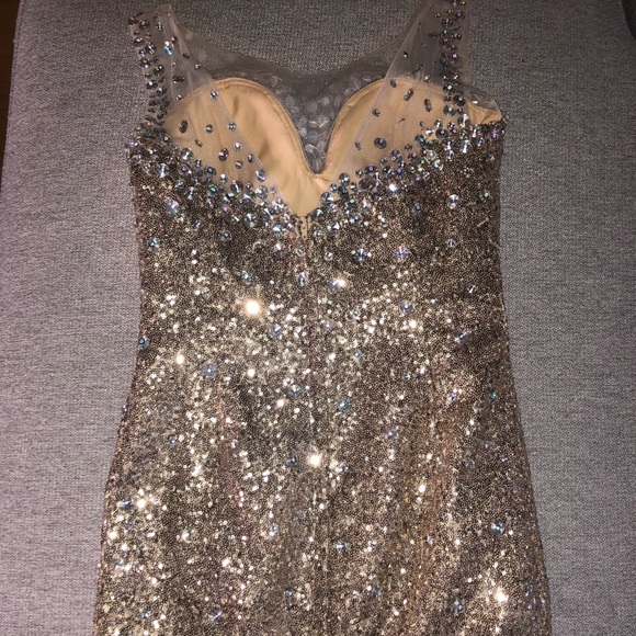 Short formal dress - Picture 2 of 3
